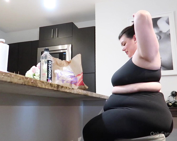 BBW Chloe aka bbwchloe - 12-16-2022 OnlyFans Video - Wanted to film a taco bell stuffing for you and it went a little sideways more