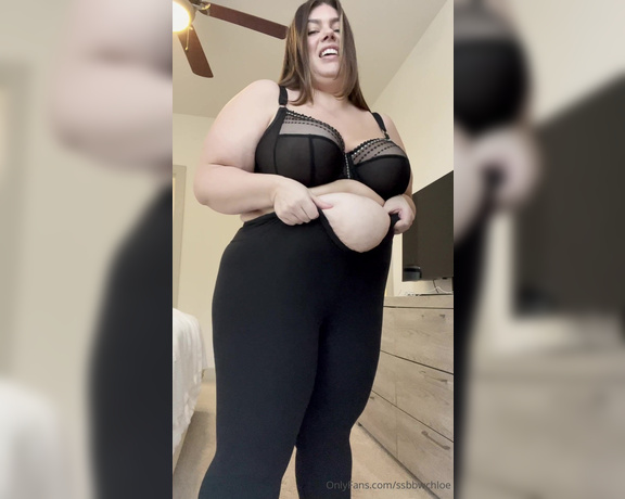 BBW Chloe aka bbwchloe - 11-01-2023 OnlyFans Video - Muffin top and a big belly stuffed into leggings