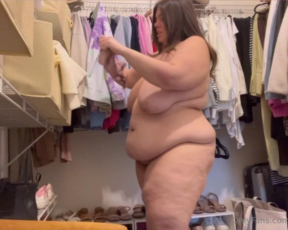 BBW Chloe aka bbwchloe - 03-26-2024 OnlyFans Video - I love the way this skirt shows off my big belly and all my cellulite