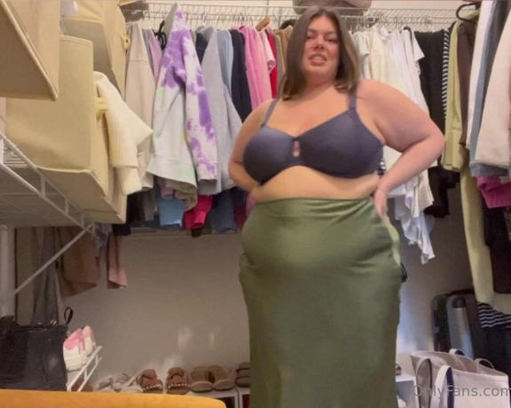 BBW Chloe aka bbwchloe - 03-26-2024 OnlyFans Video - I love the way this skirt shows off my big belly and all my cellulite