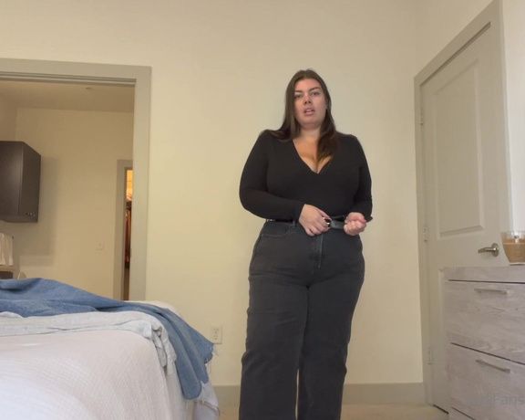 BBW Chloe aka bbwchloe - 10-29-2024 OnlyFans Video - Trying to stuff my big belly and all my fat into a tight outfit for a