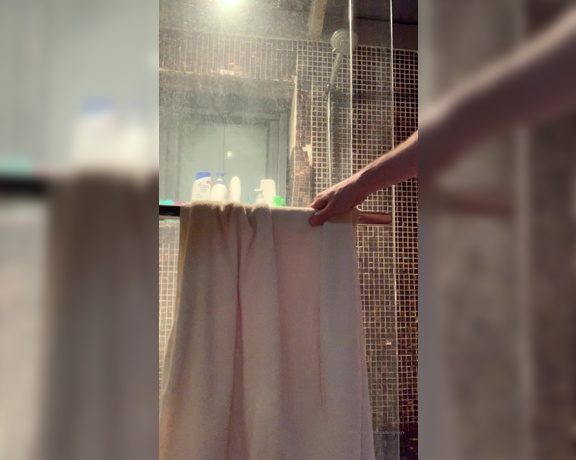 Brad Knight aka bradknightxxx - 03-07-2020 OnlyFans Video - New shower clip, me soaping up my cheeks and giving updates about life 12 min check