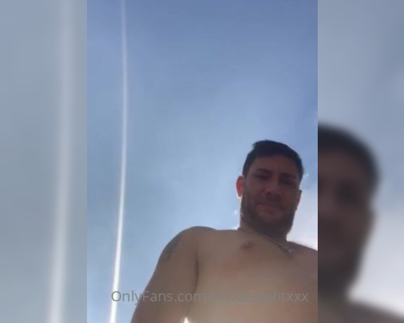 Brad Knight aka bradknightxxx - 08-21-2020 OnlyFans Video - Hot update for you all today Naked on my roof showing off my ass for you_j8s9