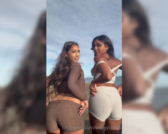 Bxbyvioletx aka bxbyvioletx - 05-25-2022 OnlyFans Video - Being naughty at the beach w peachyneeshx