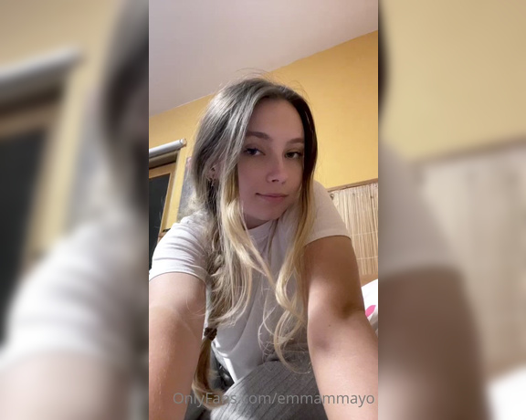 Emma May aka emmammayo - 09-25-2022 OnlyFans Video - Can you guess the color of my panties before I show them to you  no