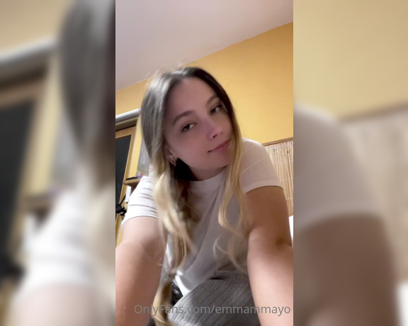 Emma May aka emmammayo - 09-25-2022 OnlyFans Video - Can you guess the color of my panties before I show them to you  no