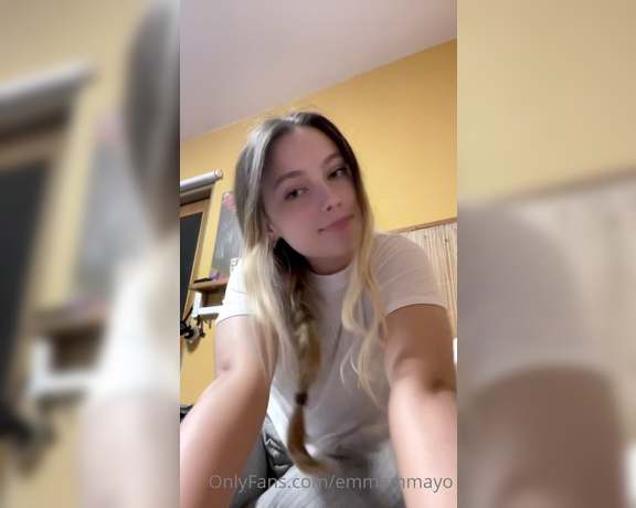 Emma May aka emmammayo - 09-25-2022 OnlyFans Video - Can you guess the color of my panties before I show them to you  no