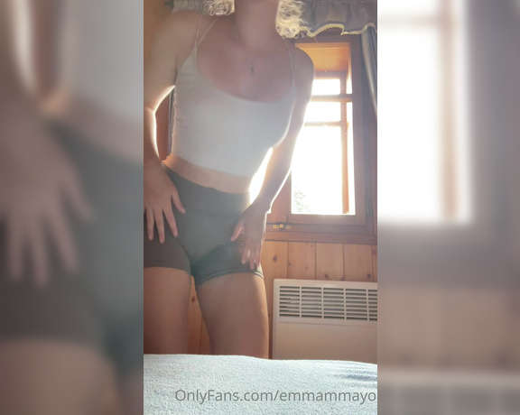 Emma May aka emmammayo - 08-15-2022 OnlyFans Video - Im vacationing with my family at this cute cabin, but that doesnt mean I wont make