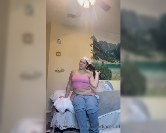 Diggity Diamond aka diggitydiamond - 10-18-2021 OnlyFans Video - Watch me squeeze my FAT ASS into these tiny jeans