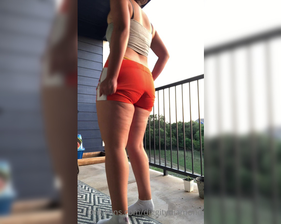 Diggity Diamond aka diggitydiamond - 06-23-2020 OnlyFans Video - watch my ass giggle while i do an all around the world kendama trick