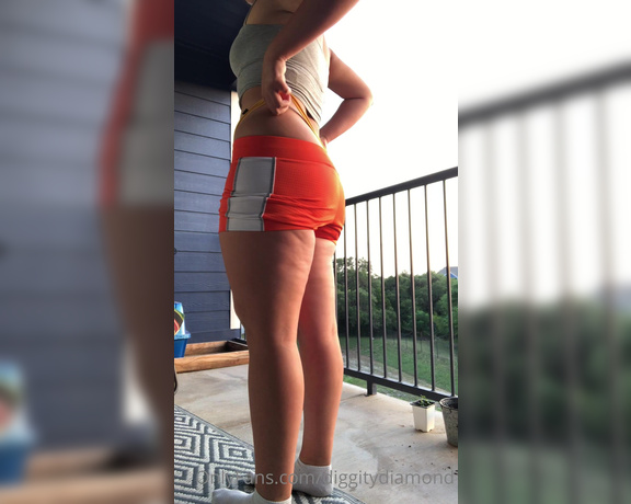 Diggity Diamond aka diggitydiamond - 06-23-2020 OnlyFans Video - watch my ass giggle while i do an all around the world kendama trick