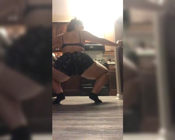 Diggity Diamond aka diggitydiamond - 07-27-2020 OnlyFans Video - dont you wanna see me clap these cheeks with out shorts on the time line