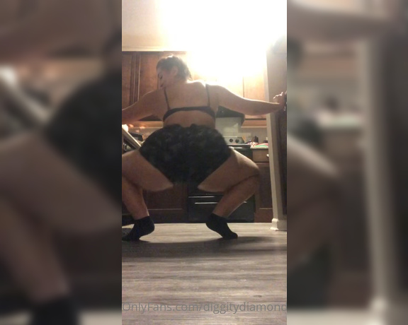 Diggity Diamond aka diggitydiamond - 07-27-2020 OnlyFans Video - dont you wanna see me clap these cheeks with out shorts on the time line