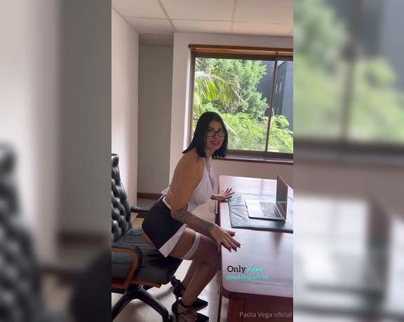 Paola Vega aka paolavegaoficial - 01-27-2024 OnlyFans Video - Mi compañera de oficina está muy bella  me dijo que estaba muy cachonda y terminamos