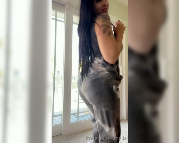 Peachy Queen Amelia aka peachyqueenamelia - 06-11-2021 OnlyFans Video - Happy Friday happy dance