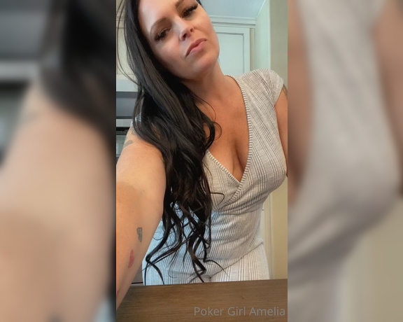 Peachy Queen Amelia aka peachyqueenamelia - 07-08-2021 OnlyFans Video - Off work  Now what Maybe make you a video