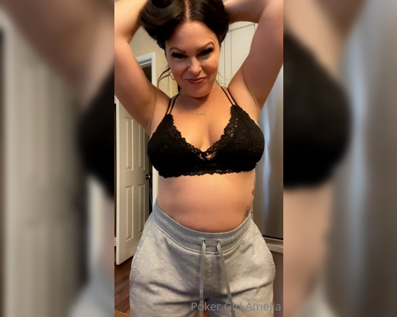 Peachy Queen Amelia aka peachyqueenamelia - 11-01-2021 OnlyFans Video - Im a little hyper today expect lots of posts lol too much candy last night