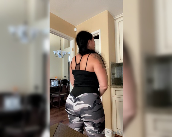 Peachy Queen Amelia aka peachyqueenamelia - 08-10-2021 OnlyFans Video - Did you get that video in your DMs It was cheaper because Ive been MIA all