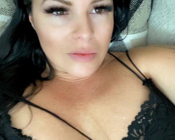 Peachy Queen Amelia aka peachyqueenamelia - 11-07-2021 OnlyFans Video - Rough night lol