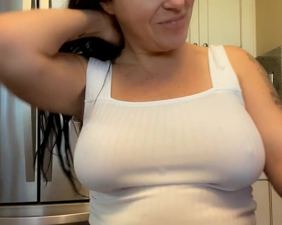 Peachy Queen Amelia aka peachyqueenamelia - 11-15-2021 OnlyFans Video - Just drinking my coffee and chatting it up  good morning babes