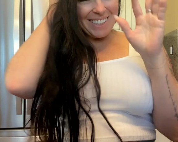 Peachy Queen Amelia aka peachyqueenamelia - 11-15-2021 OnlyFans Video - Just drinking my coffee and chatting it up  good morning babes