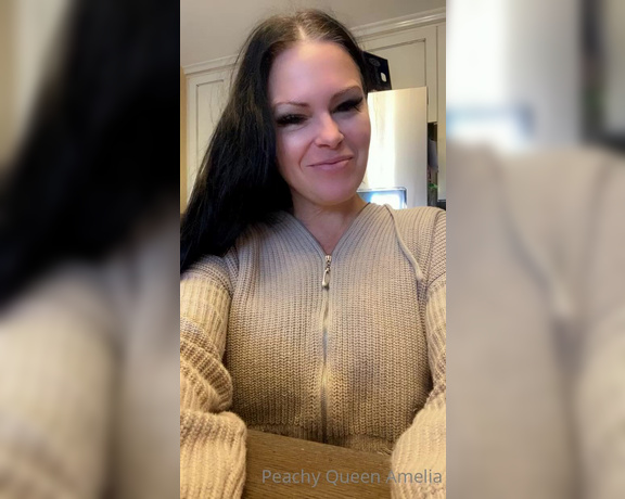 Peachy Queen Amelia aka peachyqueenamelia - 12-02-2021 OnlyFans Video - Peeling allllll of my layers off for you