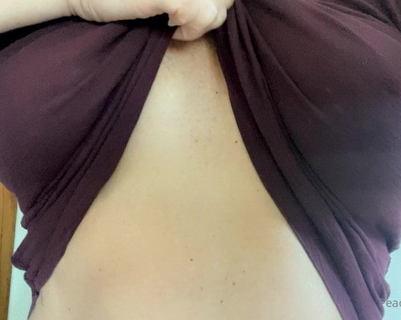 Peachy Queen Amelia aka peachyqueenamelia - 01-04-2022 OnlyFans Video - Can you warm these up for me please