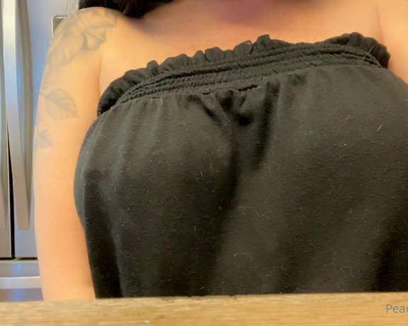 Peachy Queen Amelia aka peachyqueenamelia - 12-26-2021 OnlyFans Video - Im holidayed OUT  Im not wearing a bra again until someone makes me,