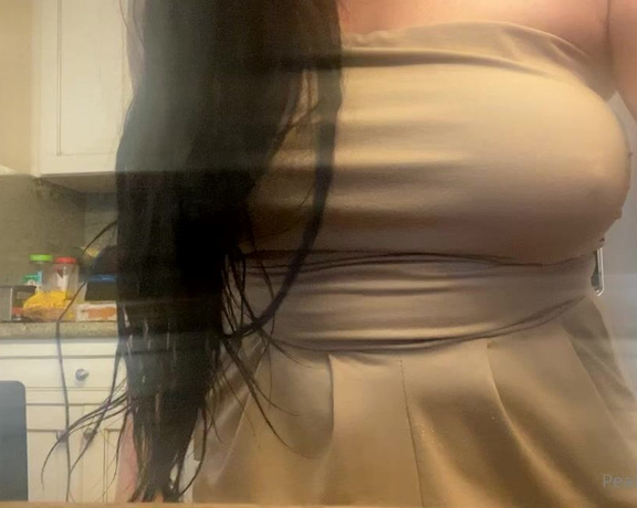 Peachy Queen Amelia aka peachyqueenamelia - 12-28-2021 OnlyFans Video - Volunteering to do dishes again so I can get away lol