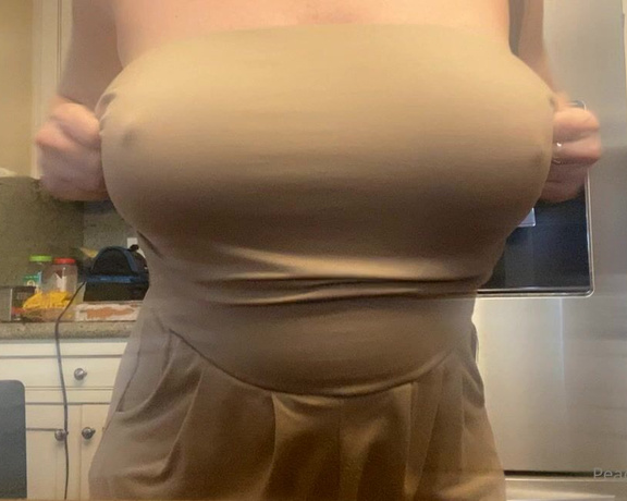 Peachy Queen Amelia aka peachyqueenamelia - 12-28-2021 OnlyFans Video - Volunteering to do dishes again so I can get away lol