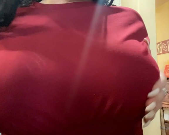 Peachy Queen Amelia aka peachyqueenamelia - 01-07-2022 OnlyFans Video - Titty drops with my coffee  Im finally waking up amp getting my roof finished