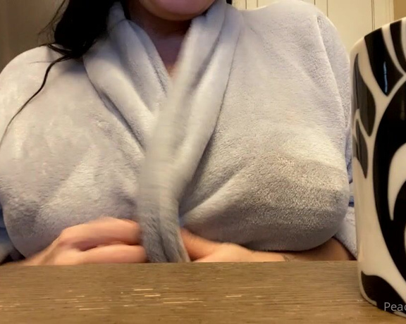 Peachy Queen Amelia aka peachyqueenamelia - 01-28-2022 OnlyFans Video - Happy Friday