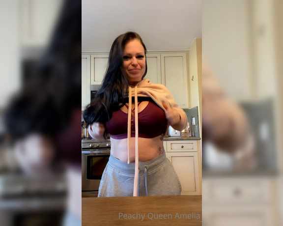 Peachy Queen Amelia aka peachyqueenamelia - 02-09-2022 OnlyFans Video - Better mood today I think Im just horny