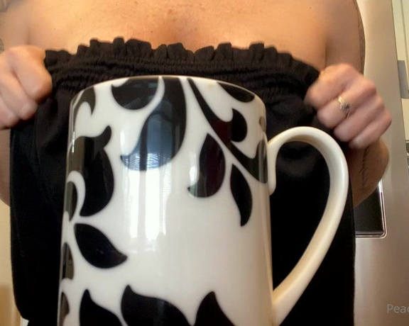 Peachy Queen Amelia aka peachyqueenamelia - 02-15-2022 OnlyFans Video - Its COFFEE TIME Good morning