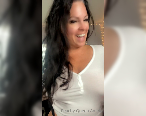 Peachy Queen Amelia aka peachyqueenamelia - 07-26-2022 OnlyFans Video - Im backkkk