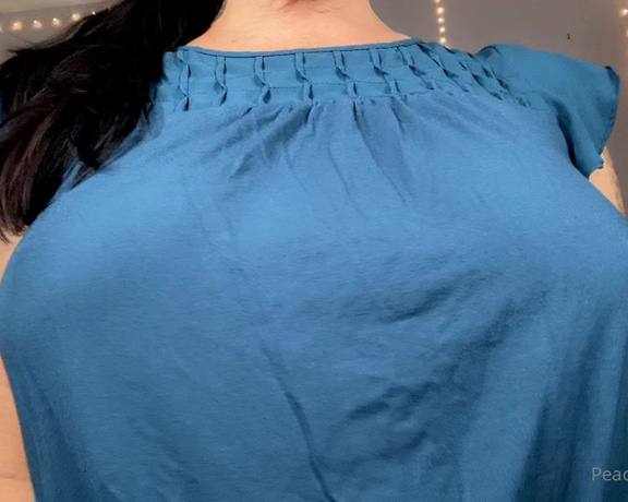 Peachy Queen Amelia aka peachyqueenamelia - 10-13-2022 OnlyFans Video - This is a boob appreciation post_ksw5