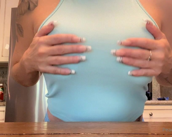 Peachy Queen Amelia aka peachyqueenamelia - 10-18-2022 OnlyFans Video - Titty Tuesday_vvdq