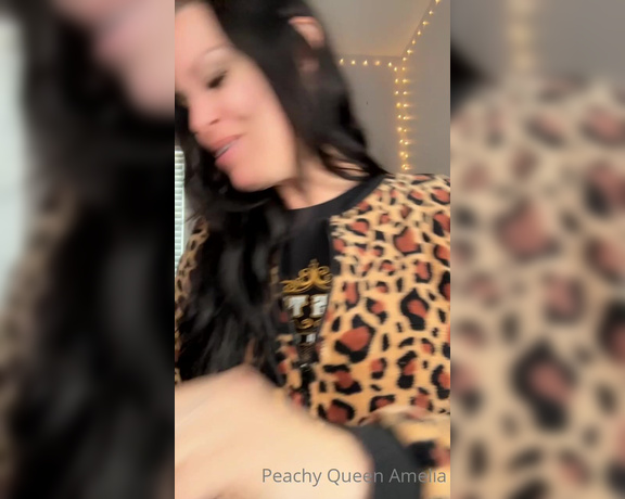 Peachy Queen Amelia aka peachyqueenamelia - 02-10-2023 OnlyFans Video - Opening Amazon gifts Thank you and Ill make something special for you a little later today