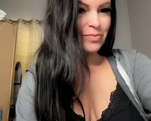 Peachy Queen Amelia aka peachyqueenamelia - 01-02-2023 OnlyFans Video - If I was your girlfriend you would get constant titty videos while youre at work