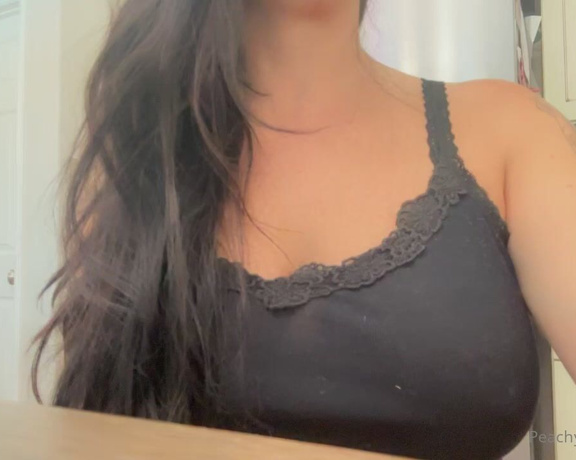 Peachy Queen Amelia aka peachyqueenamelia - 08-06-2023 OnlyFans Video - I get turned on by looking at my own titties  Yes