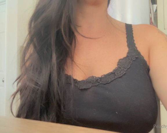 Peachy Queen Amelia aka peachyqueenamelia - 08-06-2023 OnlyFans Video - I get turned on by looking at my own titties  Yes