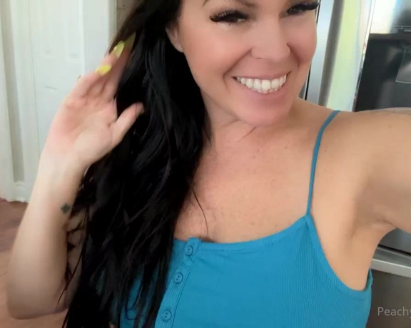 Peachy Queen Amelia aka peachyqueenamelia - 08-13-2023 OnlyFans Video - Good morning  Im off today but will be back tomorrow to answer messages and finish