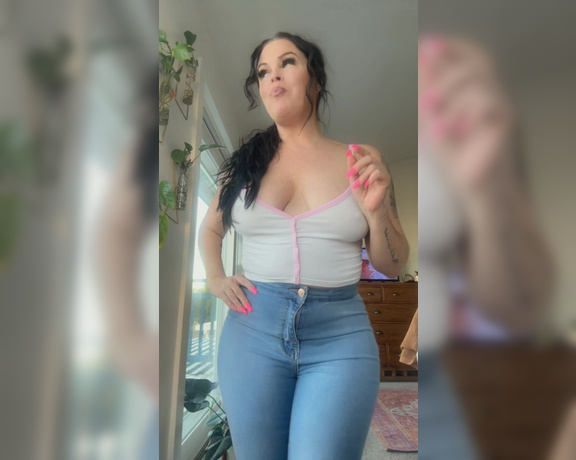 Peachy Queen Amelia aka peachyqueenamelia - 04-25-2024 OnlyFans Video - Teasing my neighbors is one of my favorite past times