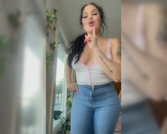 Peachy Queen Amelia aka peachyqueenamelia - 04-25-2024 OnlyFans Video - Teasing my neighbors is one of my favorite past times