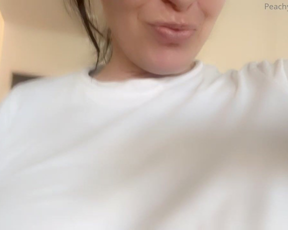 Peachy Queen Amelia aka peachyqueenamelia - 03-18-2024 OnlyFans Video - Good morning I just answered all of my messages from the weekend and am getting a