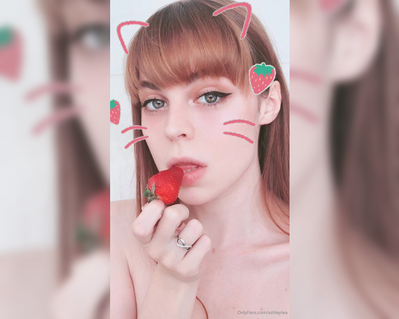 Ashley Tea aka heyashleytea - 04-08-2020 OnlyFans Video - ㆁᴗㆁ what,, isnt this how u eat fruits