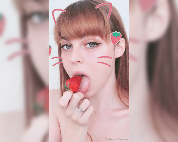 Ashley Tea aka heyashleytea - 04-08-2020 OnlyFans Video - ㆁᴗㆁ what,, isnt this how u eat fruits