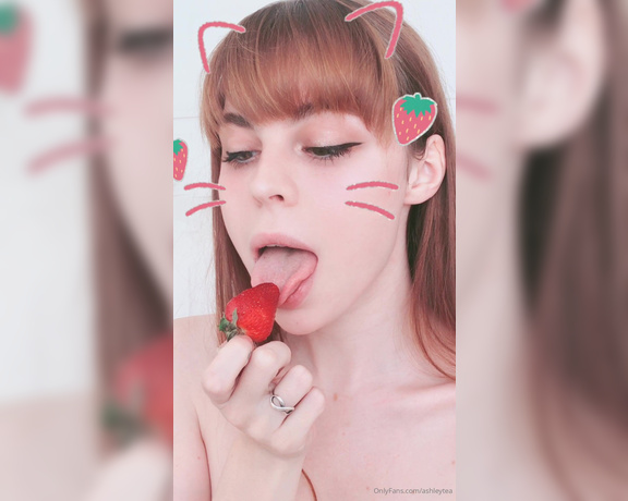 Ashley Tea aka heyashleytea - 04-08-2020 OnlyFans Video - ㆁᴗㆁ what,, isnt this how u eat fruits