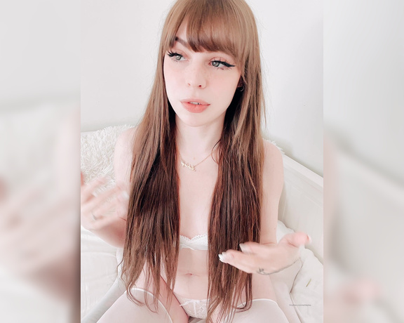 Ashley Tea aka heyashleytea - 05-10-2022 OnlyFans Video - A lil announcement  The world is tough and titties are good for the soul