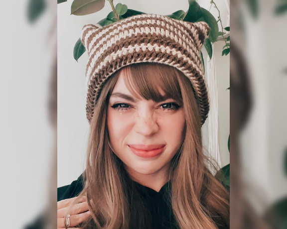 Ashley Tea aka heyashleytea - 01-25-2023 OnlyFans Video - I dont have any new spicy today but I do have this new hat and I